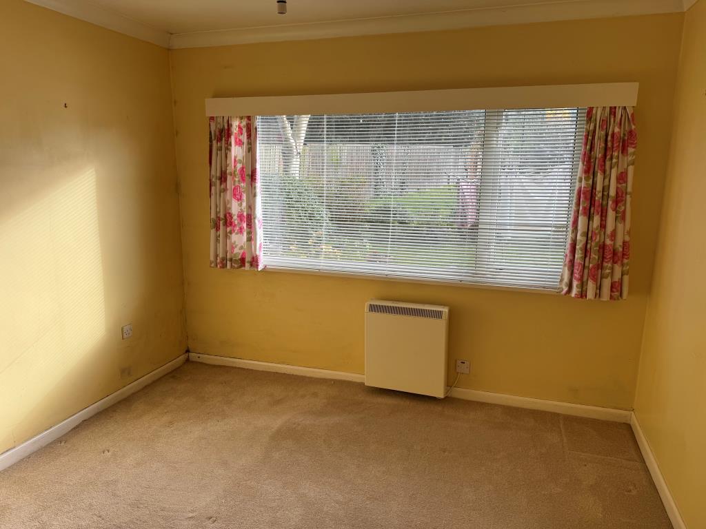 Lot: 62 - GROUND FLOOR FLAT WITH GARAGE FOR INVESTMENT OR OCCUPATION - Bedroom with carpet and painted walls